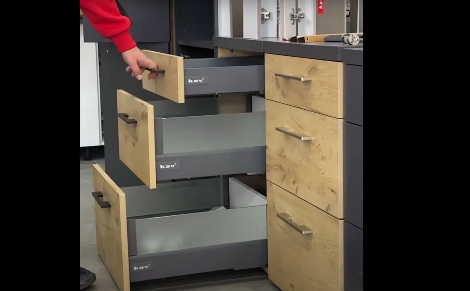 Why do international friends have a special fondness for kav metal drawer system?